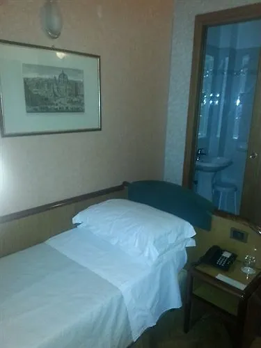 Hotel Fori Imperiali Cavalieri Roma 3*,  Italia